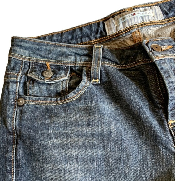 Tommy Hilfiger Jean Shorts Ladies Sz 4 Medium Wash Mid Rise Mid Length Shorts - Picture 5 of 10